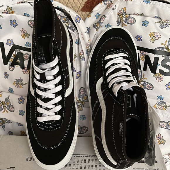Vans WMNS Crockett High
Black/White
VN0A5JIGY28
Sneakers - Picture 13 of 16